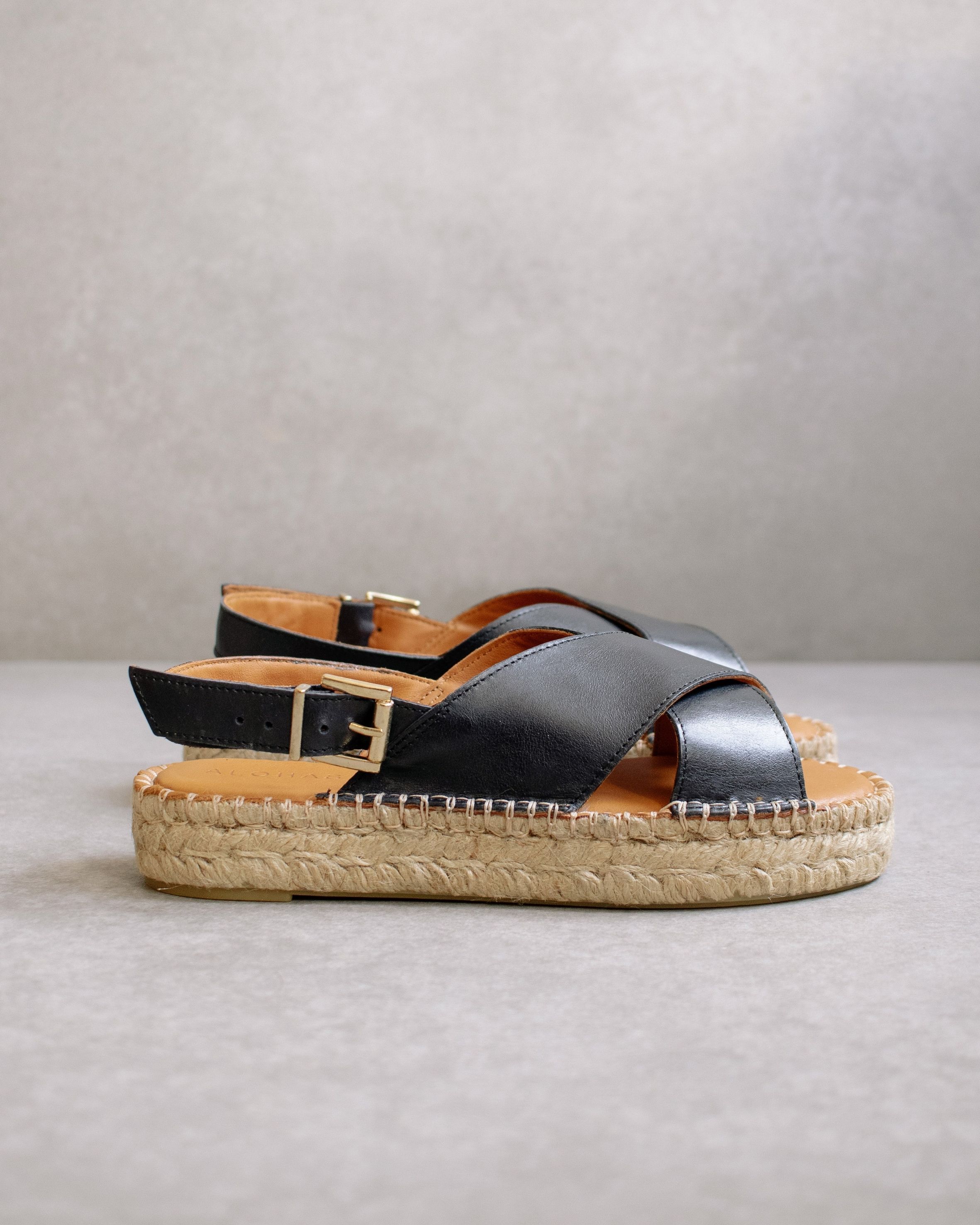Crossed Black – Surf and Sand