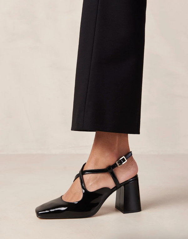 Reggie ankle 2025 strap sandal